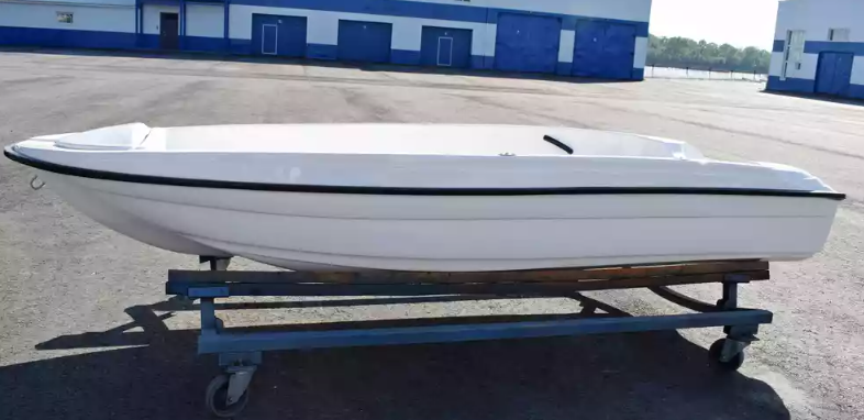 Стеклопластиковая лодка Пингвин (тримаран) в Домодедово