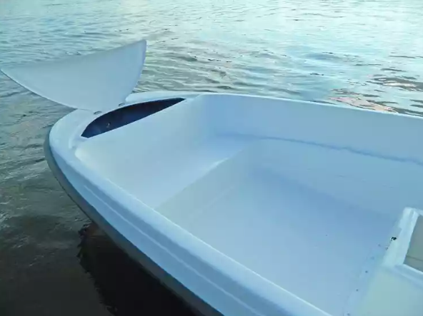 Стеклопластиковая лодка Пингвин с консолью (тримаран) в Домодедово