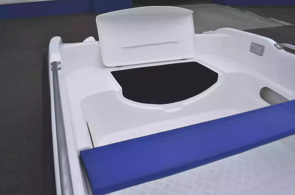 Стеклопластиковая лодка Пингвин New (тримаран) в Домодедово