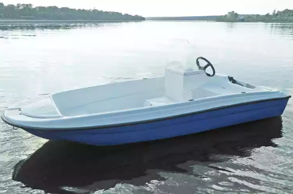 Стеклопластиковая лодка Пингвин с консолью (тримаран) в Домодедово
