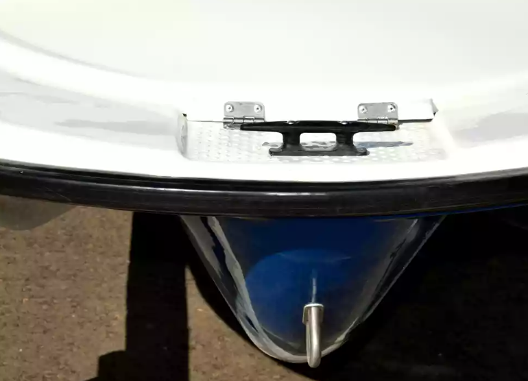 Стеклопластиковая лодка Пингвин с консолью (тримаран) в Домодедово