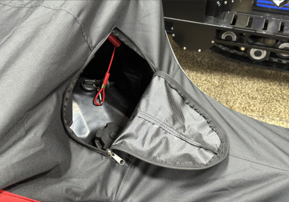 Чехол транспорт. снегохода IKUDZO HUNTER черно-красный Оксфорд ПРЕМИУМ качества с лого IKUDZO в Домодедово