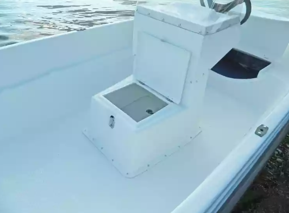 Стеклопластиковая лодка Пингвин с консолью (тримаран) в Домодедово